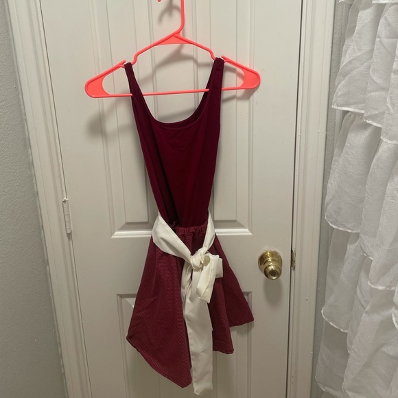 Maroon and white dress - Picture 3 of 4